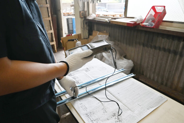 加工現場作業の様子02